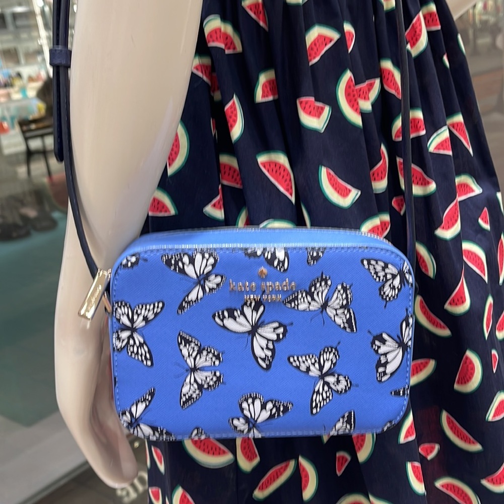 Kate Spade Staci Butterfly Sky Printed Mini Camera Bag,
Blue Multi
NWT - Picture 14 of 16